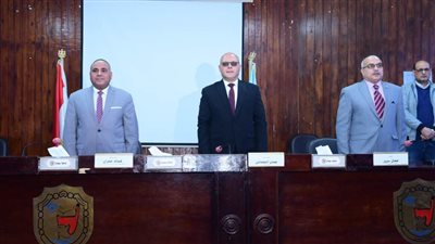 رئيس جامعة سوهاج يكرم الكليات والإدارات المركزية الحاصلة على شهادتي الأيزو العالمية في جودة العملية التعليمية والإدارية