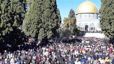 25 ألف فلسطيني يؤدون صلاة الجمعة في رحاب المسجد الأقصى