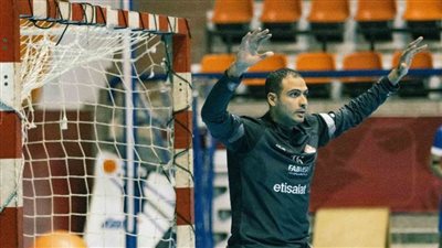 عبدالرحمن طه خارج قائمة الأهلي أمام الزمالك في قمة دوري اليد