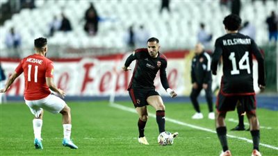 الأهلي يتعادل سلبيا أمام شباب بلوزداد ويواصل صدراة مجموعته الإفريقية