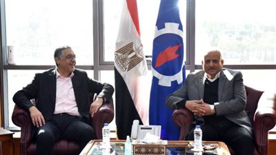 رئيس هيئة الاستثمار يتفقد توسعات الشركات العاملة بالمناطق الحرة بالسويس