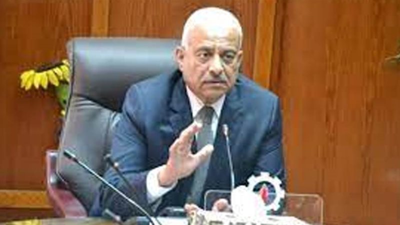 محافظ السويس عبدالمجيد