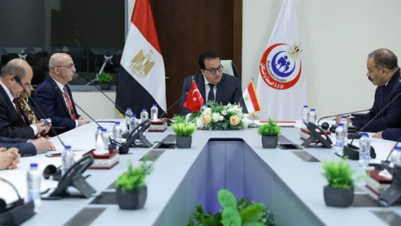اجتماع وزير الصحة