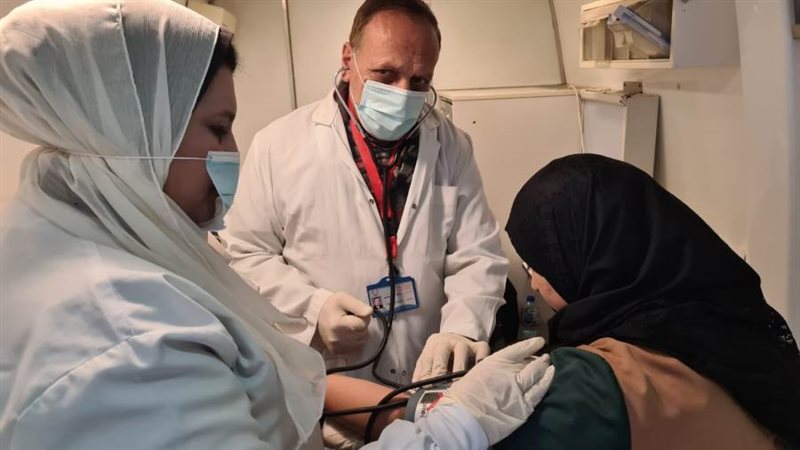 الكشف على ١٠٢٦ مواطن