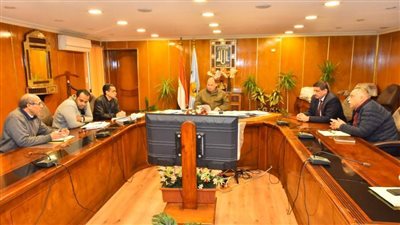 محافظ أسيوط يواصل اجتماعاته لمتابعة تنفيذ الخطة الاستثمارية 2023- 2024 بالمراكز والأحياء