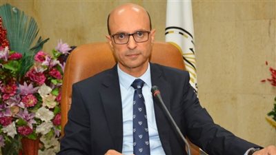 رئيس جامعة أسيوط يوجه بسرعة انتهاء أعمال الكنترولات وإعلان نتائج الامتحانات