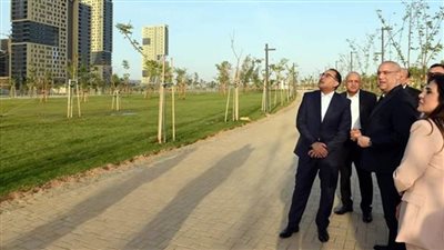 مدبولي يتفقد الحدائق المركزية (النهر الأخضر) بالعاصمة الإدارية الجديدة