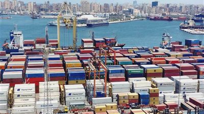 معدلات غير مسبوقة في تردد السفن وتداول الحاويات والبضائع بميناء الإسكندرية خلال 2023