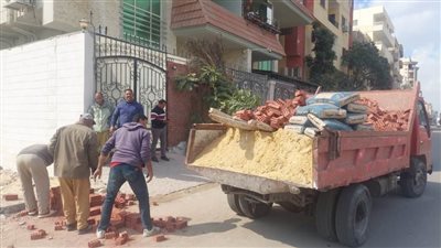 إزالة الإشغالات والتعديات على حرم الطرق بحي ثالث الإسماعيلية