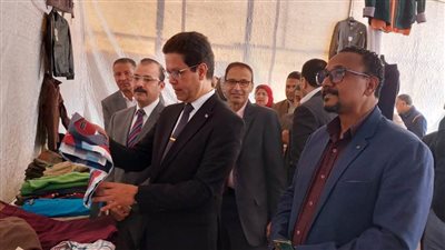 جامعة بنها تقيم معرضًا خيريًا للملابس لطلاب كلية التربية النوعية