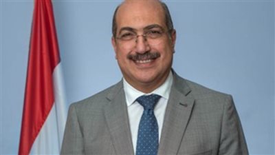 رئيس برلمانية الشعب الجمهوري بالشيوخ يطالب بتطوير حجز تذاكر القطارات إلكترونيًا