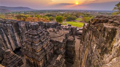  أعجوبة معمارية أثرية.. معبد كايلاش نحت من صخرة واحدة محمول على ظهور الأفيال