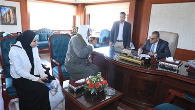 198 مواطنا يعرضون مطالبهم وشكواهم خلال اللقاء الجماهيري بسوهاج