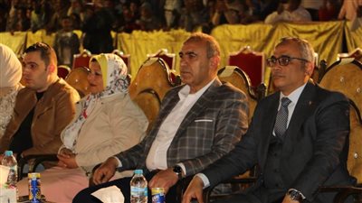 تفاعل كبير من أهالي أبو سمبل مع الفرق الشعبية مهرجان أسوان الدولي للفنون