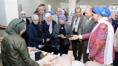 نقيب التمريض تستعرض خطة تطوير المهنة بالملتقى العلمي بجامعة المنصورة الأهلية