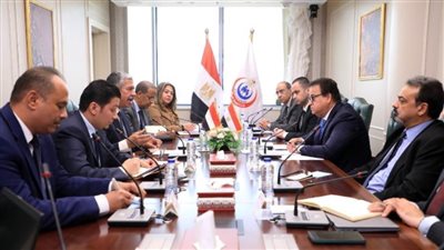  وزير الصحة يبحث مع السفير اليمني تيسير إجراءات السياحة العلاجية الوافدة