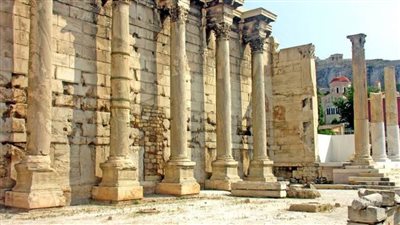 مكتبة هادريان: معبد المعرفة القديم تحفة معمارية في قلب أثينا