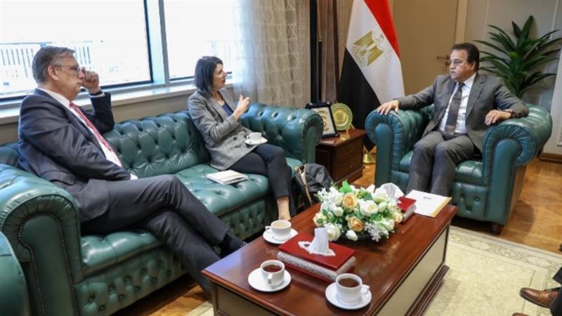 اجتماع وزير الصحة