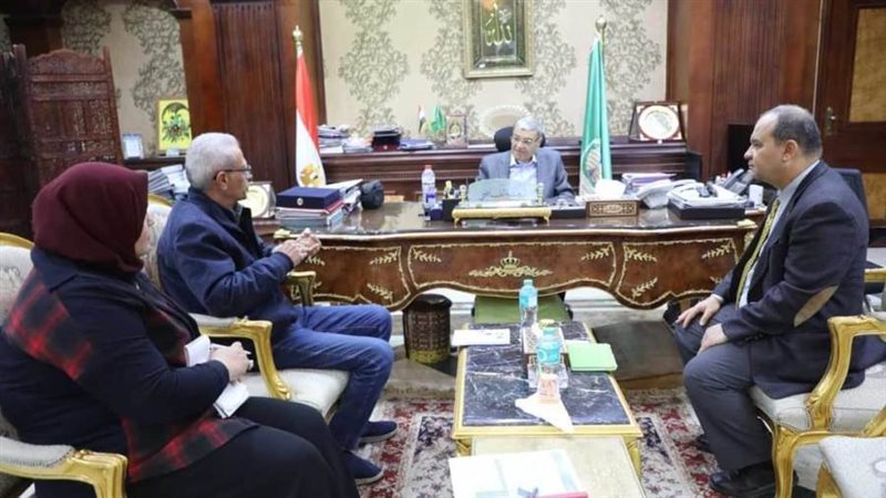 محافظ المنيا ووفد
