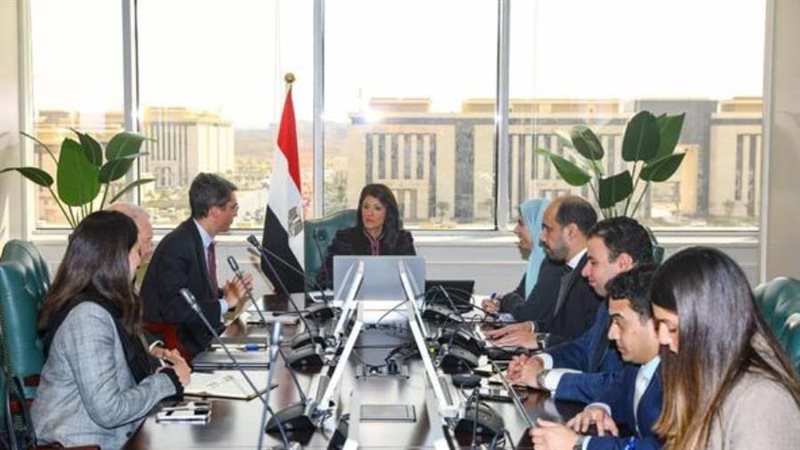 المشاط مع مسؤولي