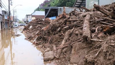 مصرع 8 أشخاص جراء الأمطار الغزيرة والانهيارات الأرضية في البرازيل