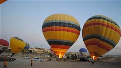 إلغاء رحلات البالون الطائر بمطار البر الغربي بالأقصر لسرعة الرياح