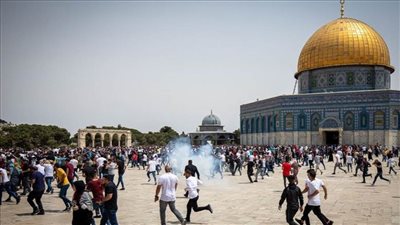 مُستوطنون يقتحمون باحات المسجد الأقصى.. وجيش الاحتلال يعتقل 15 فلسطينيًا
