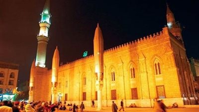 أكثر من 100 عالم وقارئ يحيون أيام وليالي رمضان بمسجد الحسين 