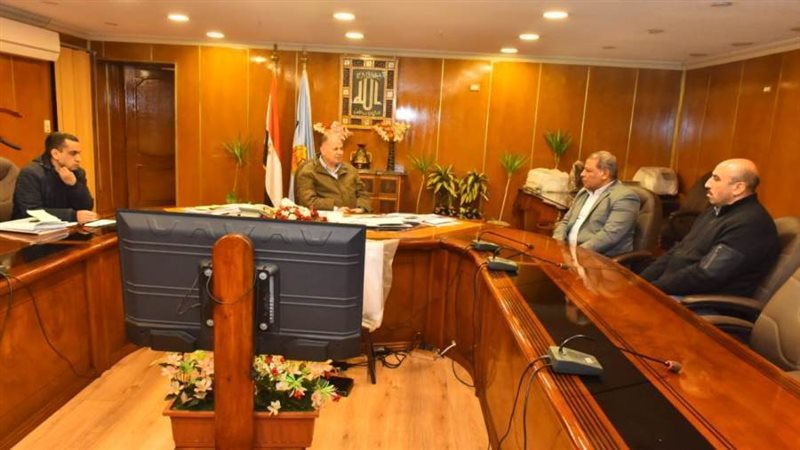 جانب من اجتماع المحافظ