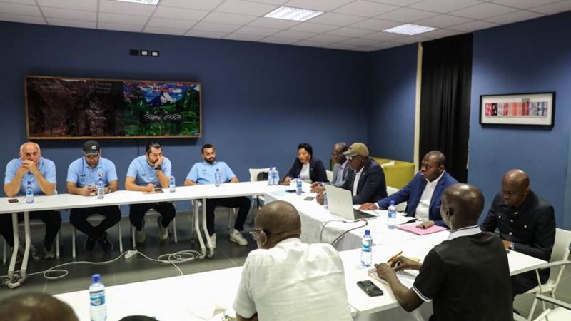 خلال الاجتماع