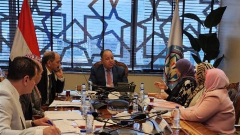 لقاء وزير المالية