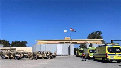 عبور 41 جريحًا فلسطينيًا ميناء رفح البري وإدخال 100 شاحنة مساعدات إلى قطاع غزة