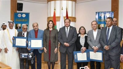 وزيرة الثقافة تُكرم الفائزين بملتقى الشارقة الثقافي تقديرًا لعطائهم الفكري الُمتميز