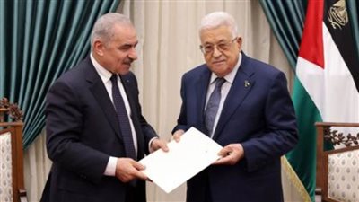 الرئيس الفلسطيني يقبل استقالة رئيس الوزراء ويكلفه بتسيير أعمال الحكومة مؤقتًا