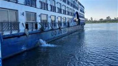 تعرضت للشحوط.. نجاح تيسير باخرة نيلية على متنها 34 سائحًا بنهر النيل بمطاي شمال المنيا 