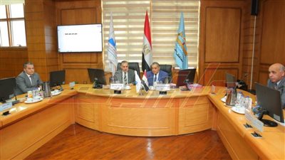 محافظ كفر الشيخ يستعرض المشروعات الخدمية والتنموية بمجلس الجامعة