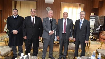 صب قواعد مسجد جامعة بني سويف ووفد قضائي رفيع يزور الجامعة 