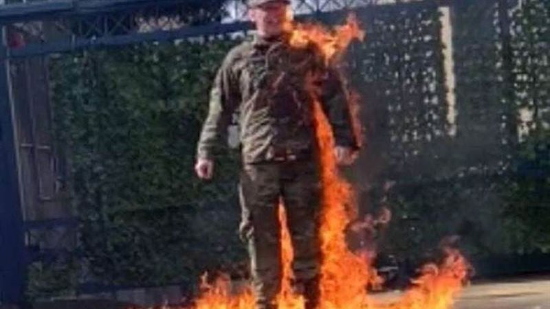 الضابط الأمريكي أرون