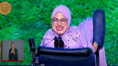 طالبة اعلام القاهرة للرئيس السيسي خلال 