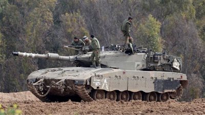 هآرتس: دبابات الجيش أطلقت النار بالخطأ داخل أراضي محتلة 