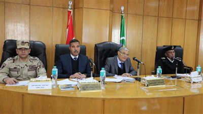 محافظ المنيا يبحث الاستعدادات الخاصة للاحتفال بالذكرى الـ105 للعيد القومي