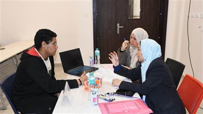 20 طالبا وطالبة يعرضون مهاراتهم في التقديم والمعلومات العامة بمسابقة الطالب المثالي بجامعة الإسماعيلية الجديدة