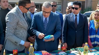 محافظ سوهاج يستقبل قافلة صندوق 