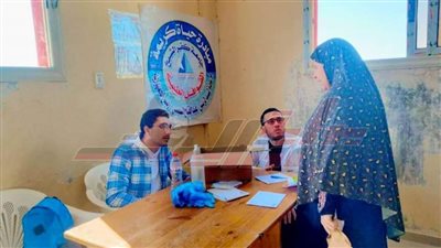 الكشف علي ١٣٦٠ مواطنًا بقافلة طبية مجانية بكفر الشيخ