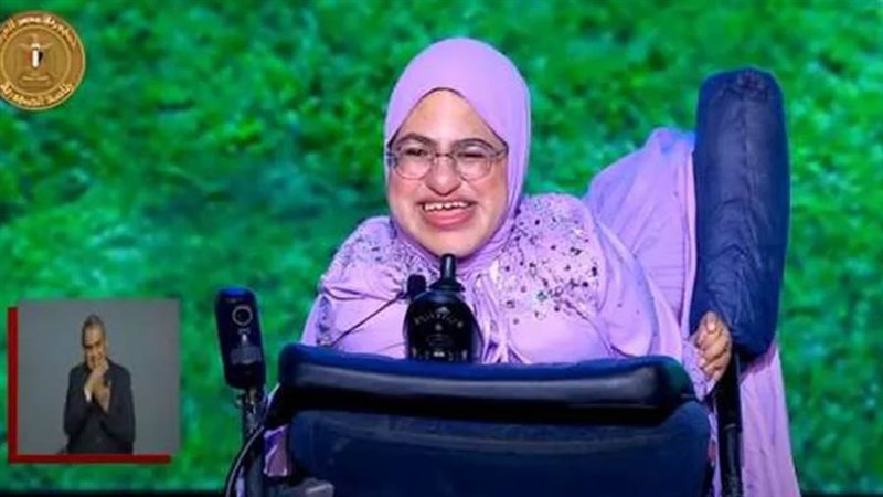 طالبة اعلام القاهرة