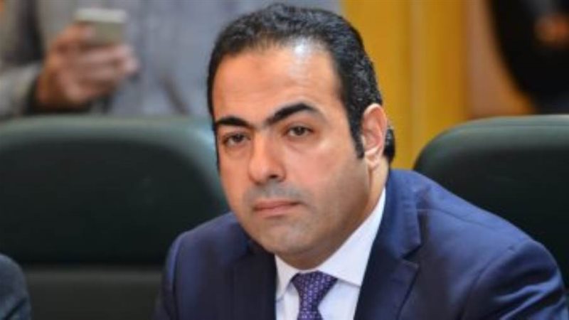 الدكتور محمود حسين