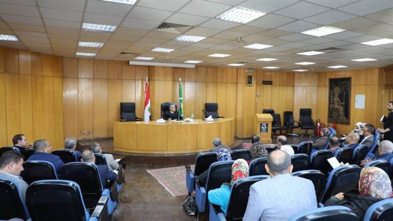 محافظ المنيا خلال