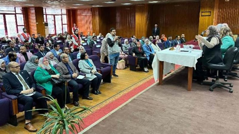 نقيبة التمريض خلال