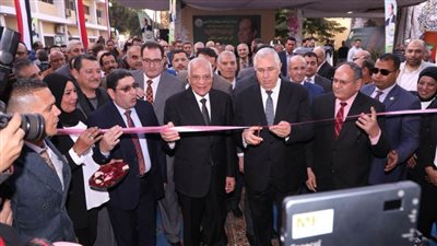 وزير الزراعة ومحافظ الجيزة يفتتحان معرض خير مزارعنا لأهالينا