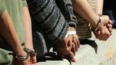 القبض على المتهمين بسرقة عامل توصيل طلبات في العبور